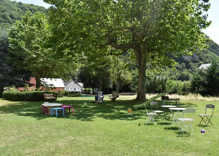 Platane ゲストハウス Cadéac